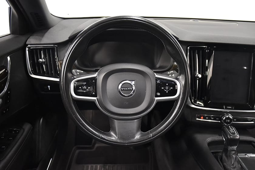 Bild 2 av Volvo V90 D4 AWD Momentum HUD VOC Pano D-värm Navi Drag