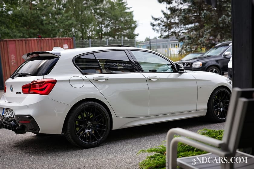 Bild 4 av BMW M135i xDrive H/K MHD GLASTAKLUCKA M-VÄRMARE MM