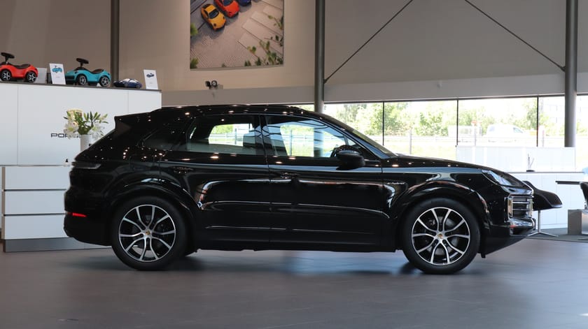 Bild 4 av Porsche Cayenne E-Hybrid / Sportavgassystem / Soft-Close / BOSE / Passagerardisplay /