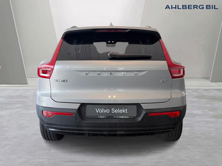 Bild 4 av Volvo XC40 B3 FWD Bensin Plus Dark. Backkamera, Navi, Adaptiv farthållare,  Programmerbar bränslevärm,  Rattvärme