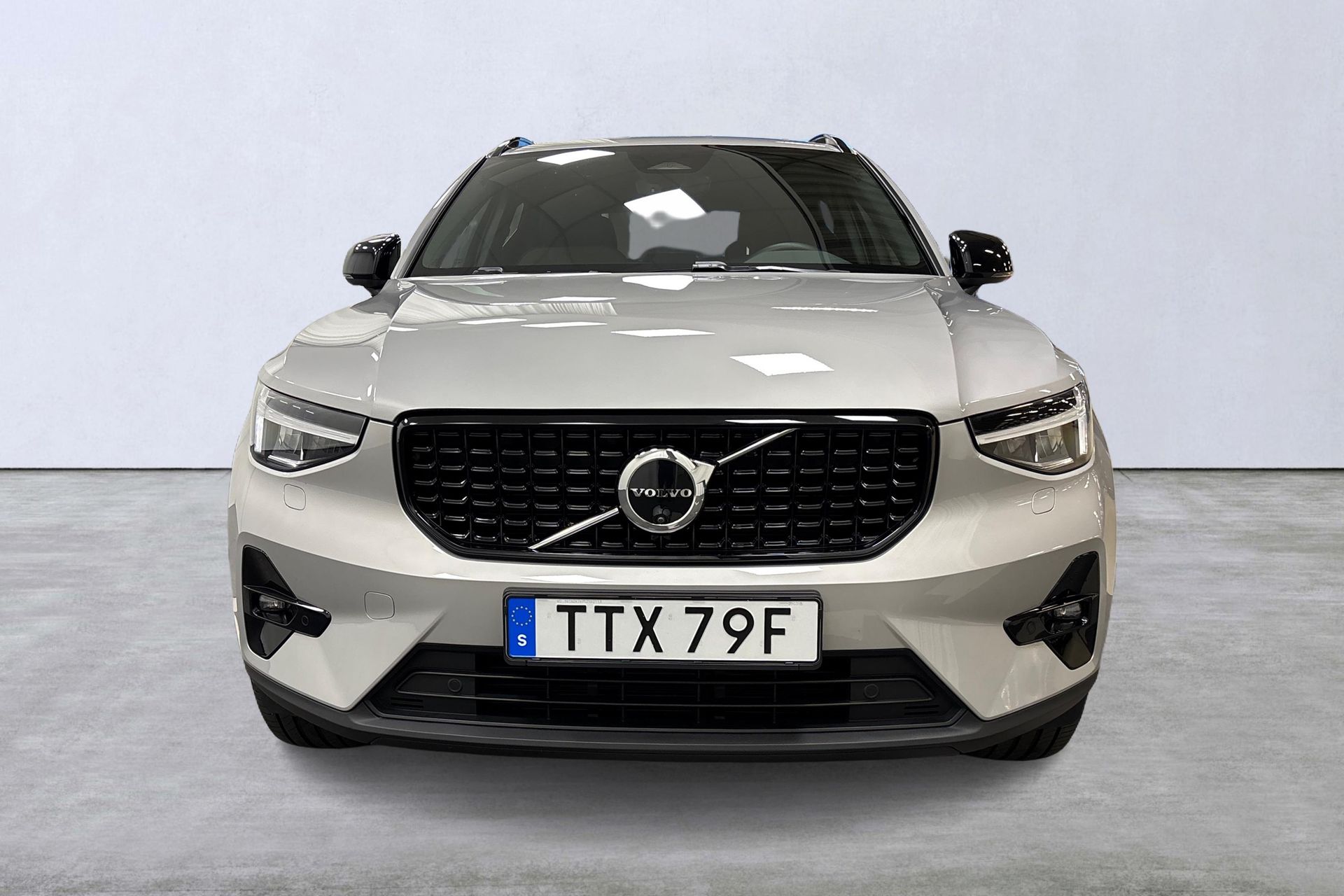 Volvo XC40 B3 FWD Bensin Plus Dark 2025, photo 7/10
