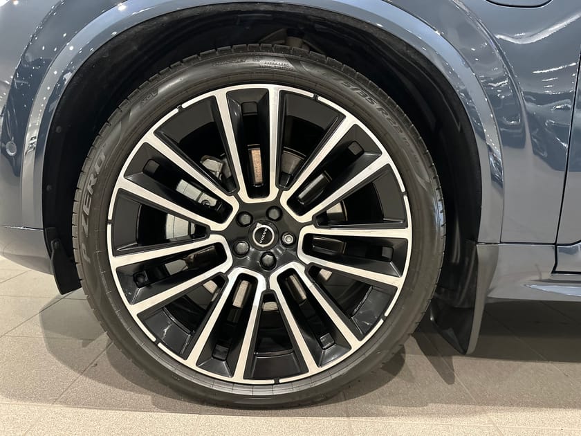 Bild 3 av Volvo XC90 T8 Ultra Dark/ Bowers&Wilkins/ 360 Kamera/ Panoramata/ Navigation