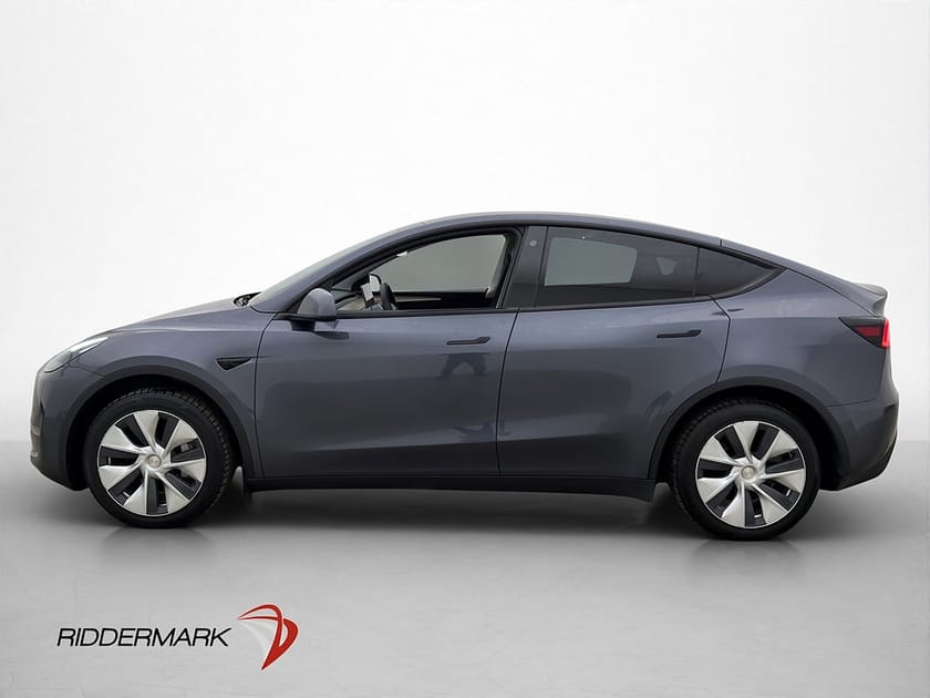 Bild 3 av Tesla Model Y Long Range AWD Dragkrok AP Pano Svensksåld