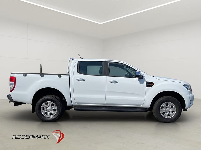 Bild 2 av Ford Ranger Dubbelhytt XLT 4x4 Ny-Kamrem Värmare Drag PDC Diff Moms