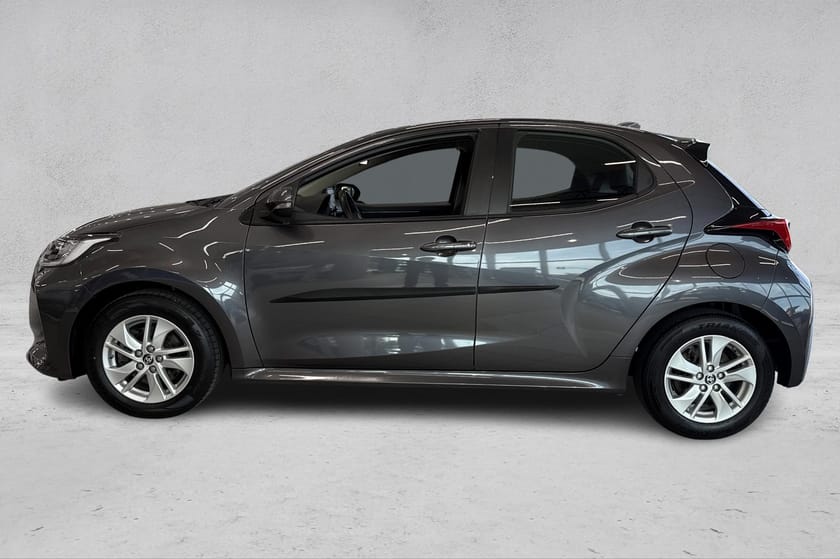 Bilde 2 av Toyota Yaris Hybrid 1.5L Navi/LED/R.kamera/ACC/Blind.varsel