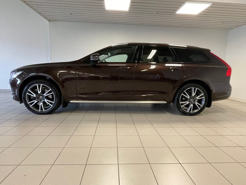 Bild 2 av Volvo V90 Cross Country D4 AWD Advanced SE II Drag Läder Nav H/K Kamera