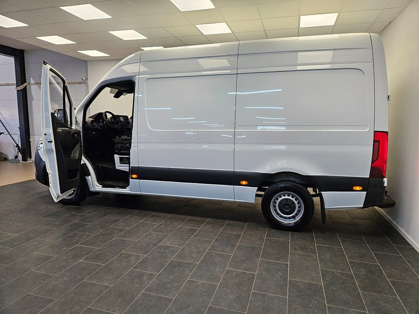 Bild 3 av Mercedes-Benz Sprinter 316 CDI Panel Van 163hk Verkstadsinredning Backkamera Drag MOMS
