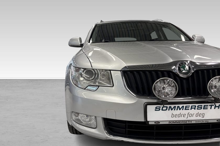 Bilde 3 av Škoda Superb Stasjonsvogn 4x4, Skinn, Navi, Ekstralys, MYE UTSTYR
