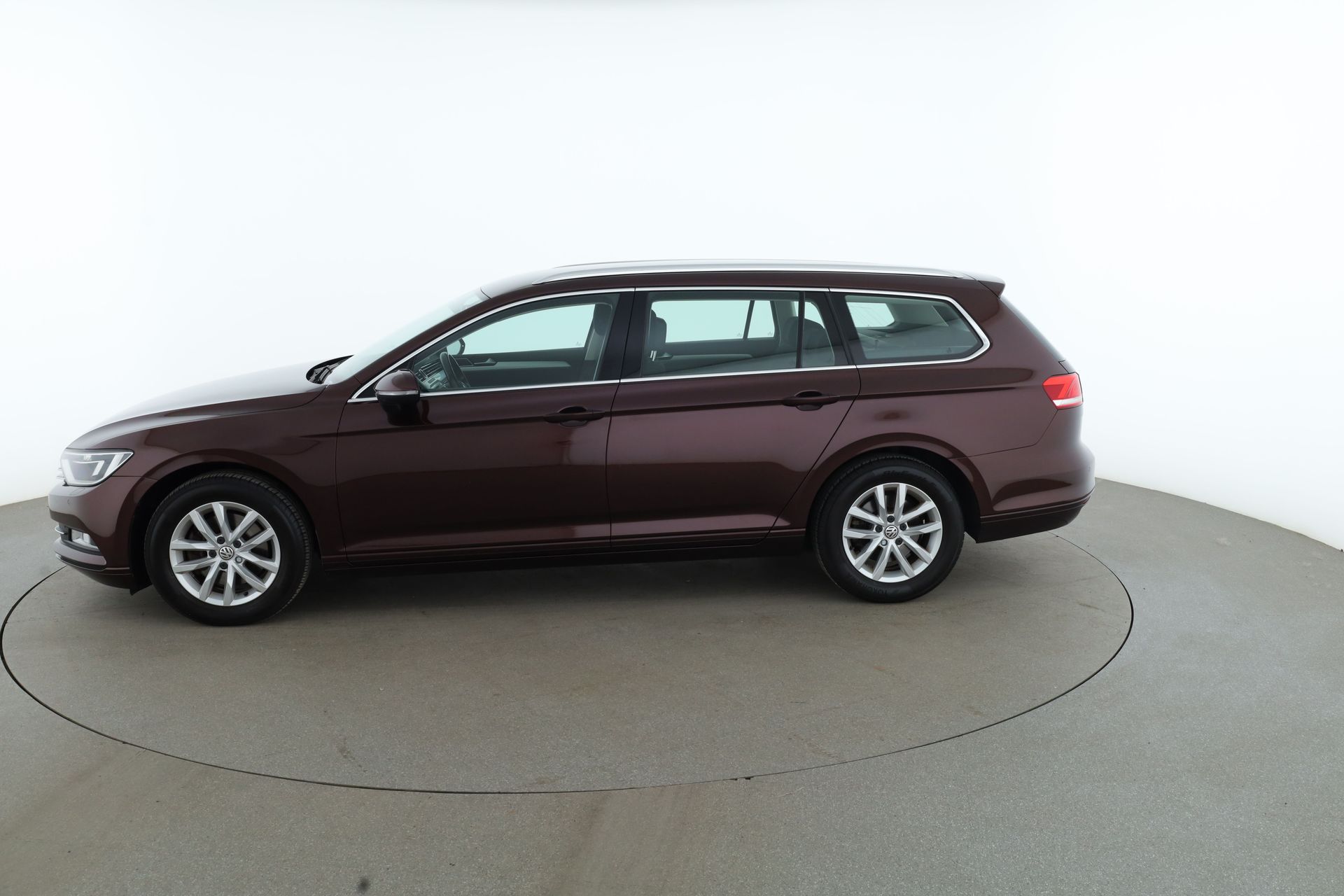Volkswagen Passat 2016, bild 2/27
