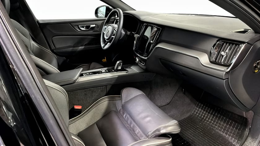 Bild 3 av Volvo S60 B5 250HK  R-DESIGN BLACK Edition