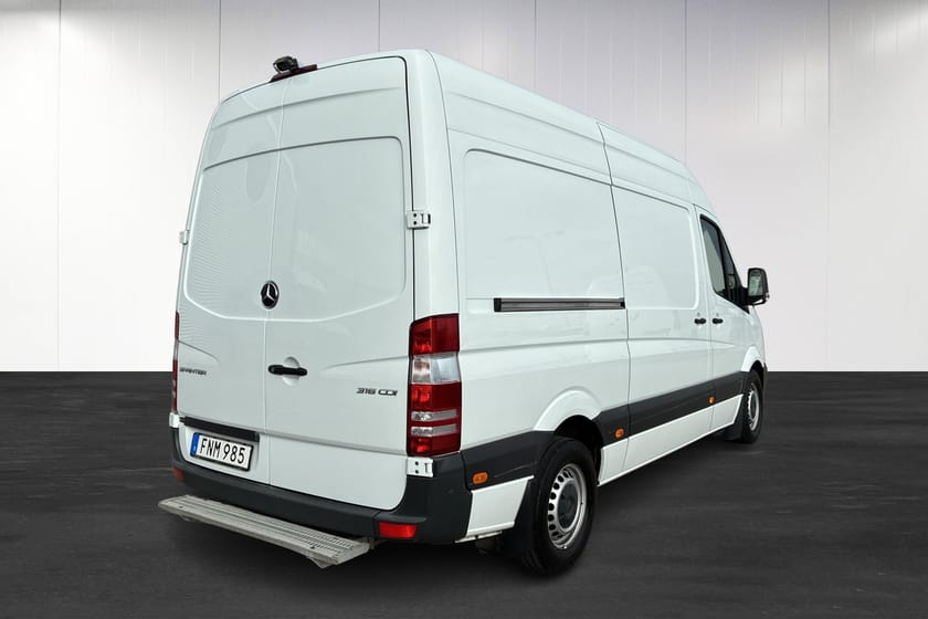 Bild 3 av Mercedes-Benz Sprinter 316 BlueTEC Skåpbil 7G-Tronic | Tempmatic | Backkamera | 3-Sits |