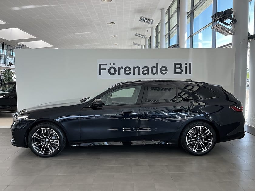 Bild 3 av BMW i5 xDrive40 Touring xDrive M Sport Comfort Access Drag Rattvärme