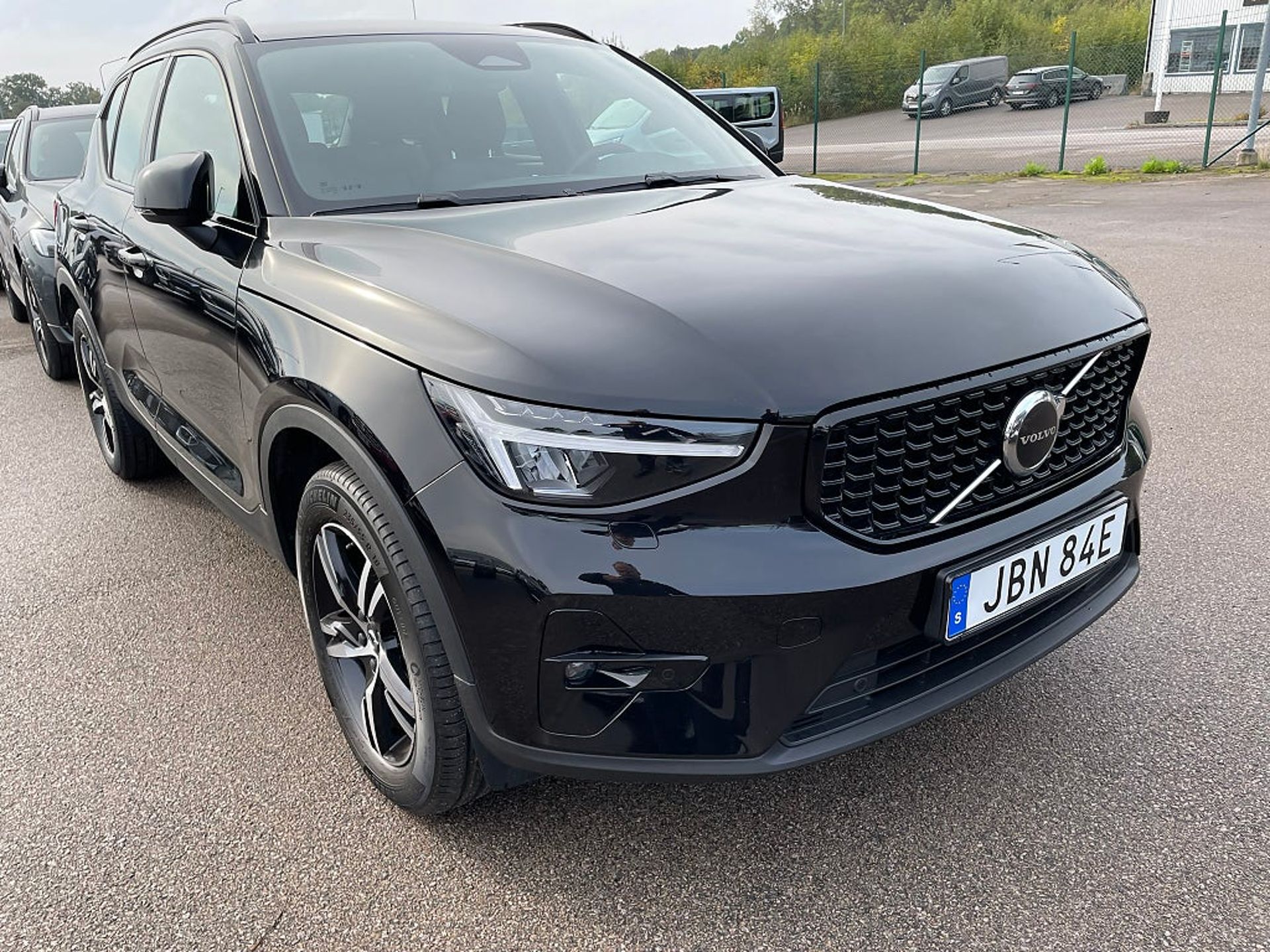 Volvo XC40 B4 MILDHYBRID Plus Dark 2026, bild 2/5