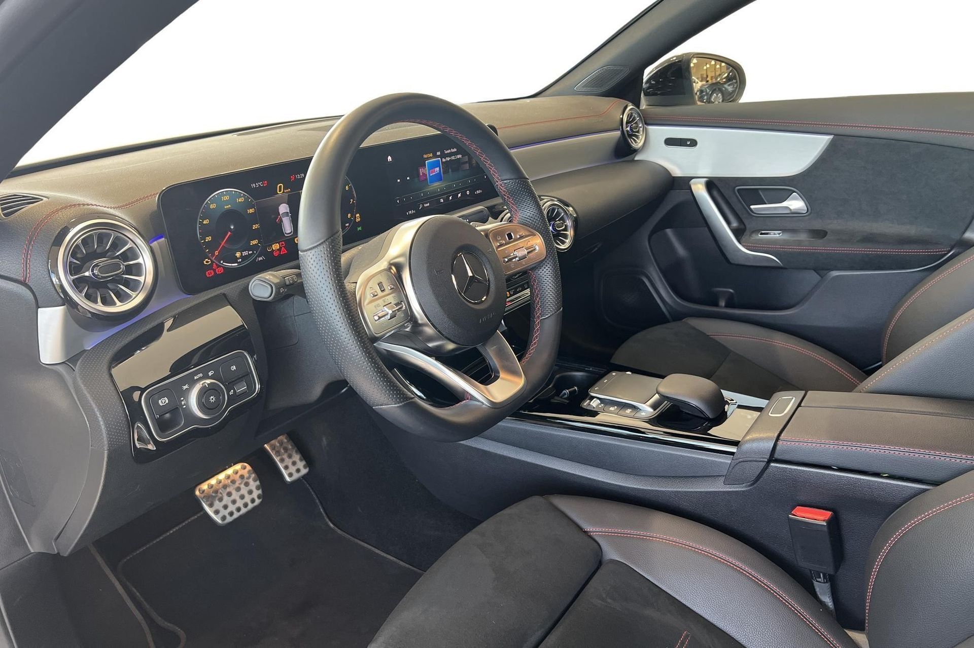 Mercedes-Benz CLA 200 Shooting Brake 2023, bild 7/15