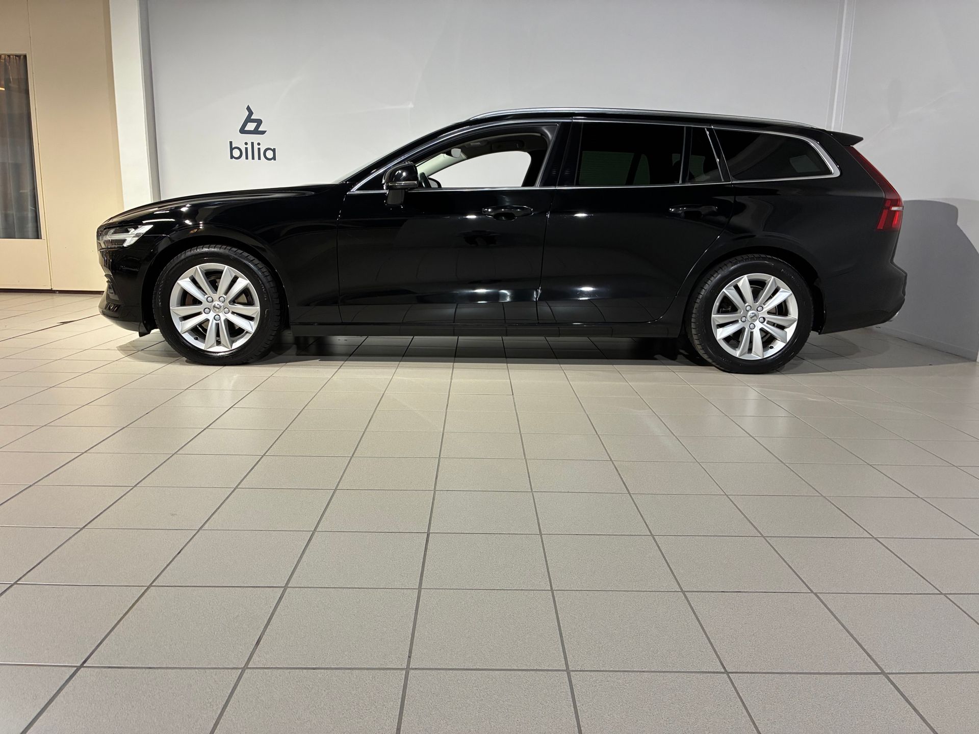 Volvo V60 D4 Momentum Advanced Edition 2019, bild 3/10