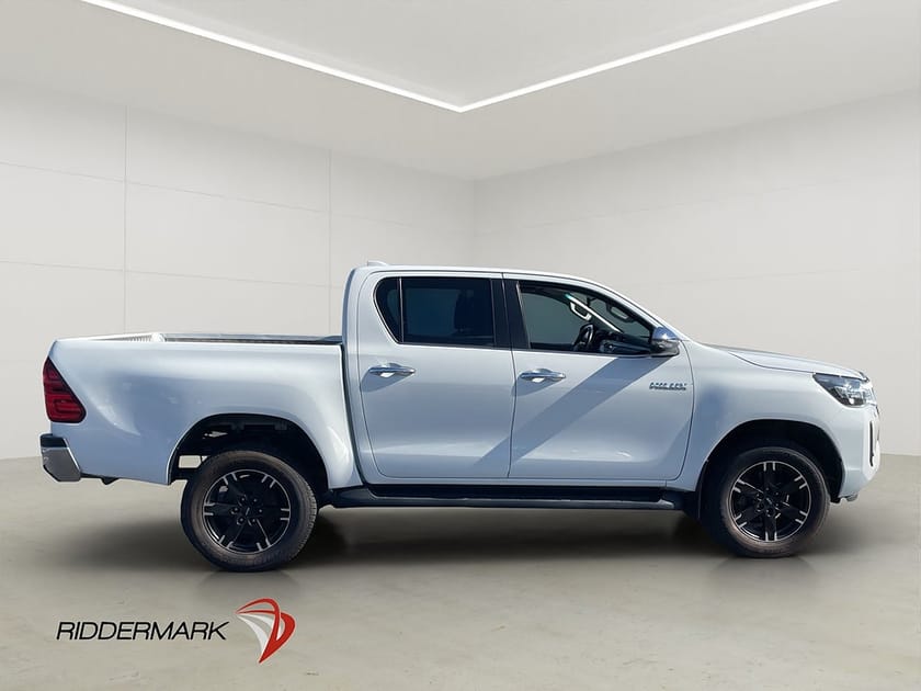 Bild 2 av Toyota Hilux Dubbelhytt 2.4 AWD M/K-Värm Drag Kamera Diff CARPLAY Moms
