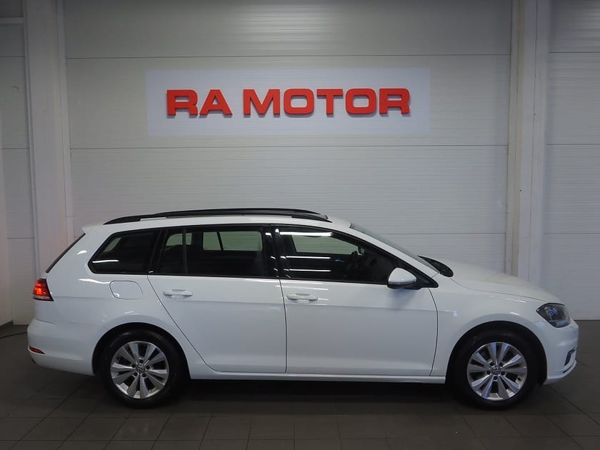 Bild 4 av Volkswagen Golf Sportscombi 1.0 TSI 110hk |Panorama|Drag|Backkamera|