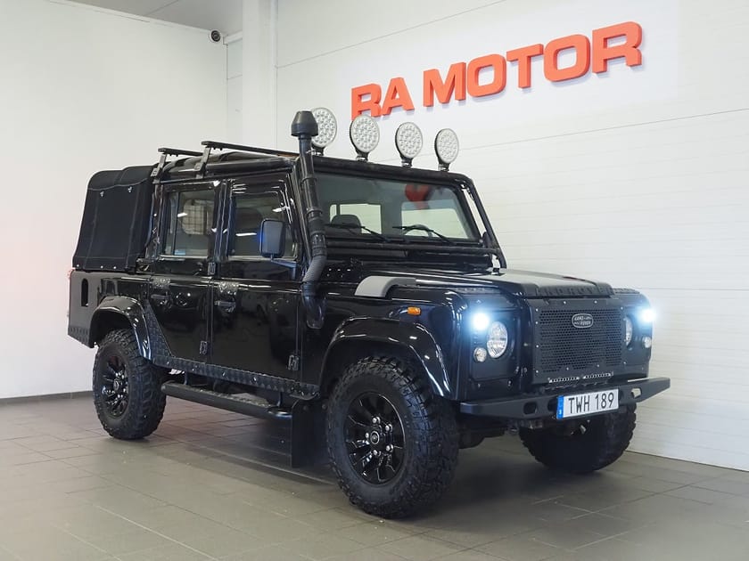 Bild 3 av Land Rover Defender 110 Dubbelhytt Pick Up 4x4 TD5 Black Edition Snorkel Extraljus Drag Pick-Up