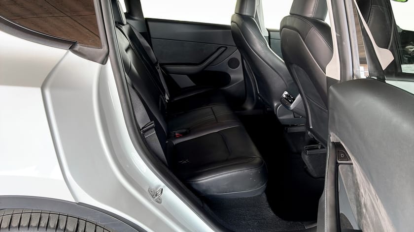 Bild 5 av Tesla Model Y Long Range AWD DRAG KAMERA PANO NAVI MOMS SOH 95 %