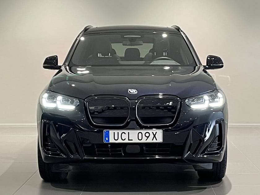 Bild 2 av BMW iX3 Charged M Sport Panorama Drag Elstolar Minne Adpt Farth