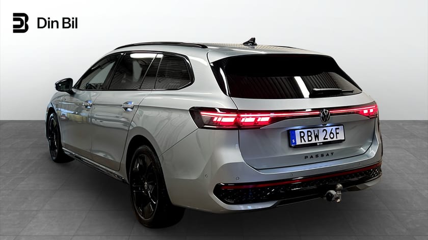 Bild 3 av Volkswagen Passat Variant eHybrid DSG SWE R-Line Black Panorama Drag Värmare