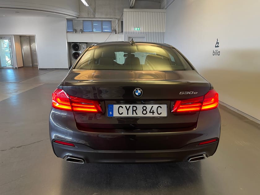 Bild 4 av BMW 530e xDrive iPerformance Sedan M-sport / Panorama/ Navigation/ 360 Kamera/