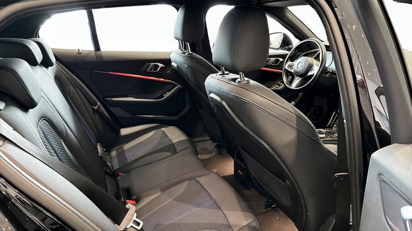 Bild 5 av BMW 118i M Sportpaket,rattvärme,sportstolar,farthållare