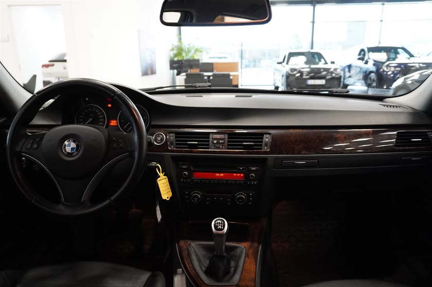 Bild 5 av BMW 325i Touring Sportstol Xenon Farthållare