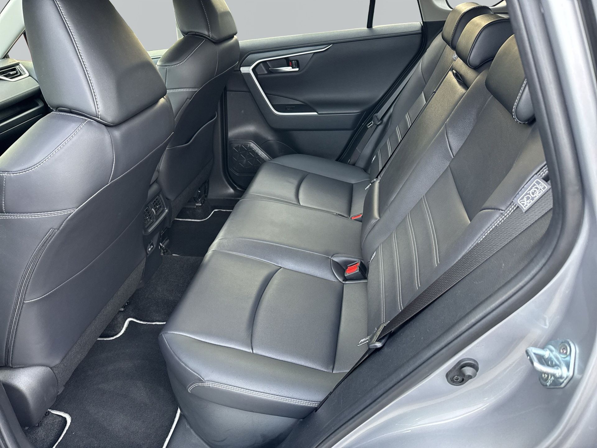 Toyota RAV4 Hybrid AWD-i 2023, photo 7/10