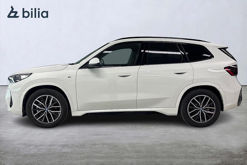 Bild 3 av BMW iX1 xDrive30 M-Sport | Drag | Aktiv farth. | Komfortöpp.