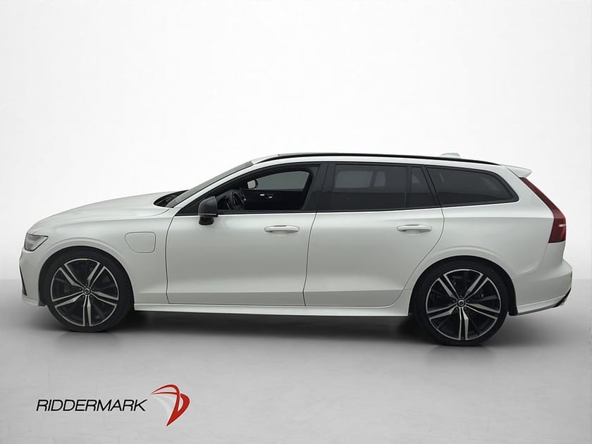 Bild 5 av Volvo V60 T8  AWD R-Design Pano H/K 360° Värmare Dragkrok