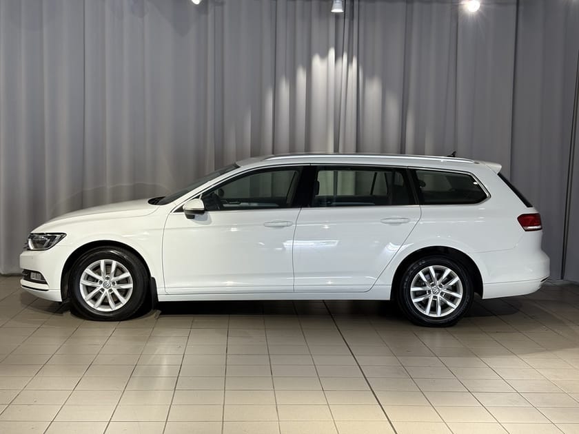 Bild 2 av Volkswagen Passat Sportscombi 1.5 TSI 150HK Drag Backkamera Värmare