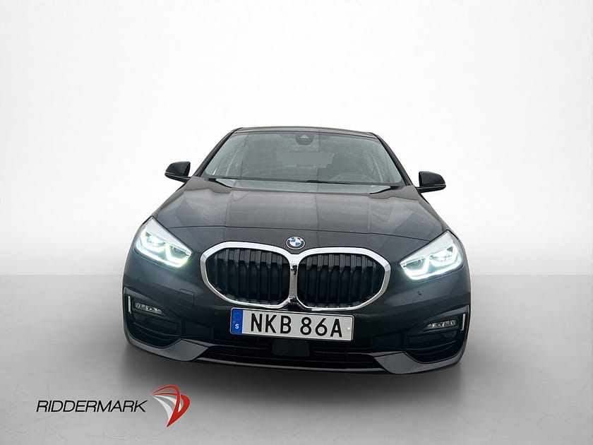 Bild 2 av BMW 118i 118 Sport line Cockpit Kamera HuD CarPlay En-Brukare