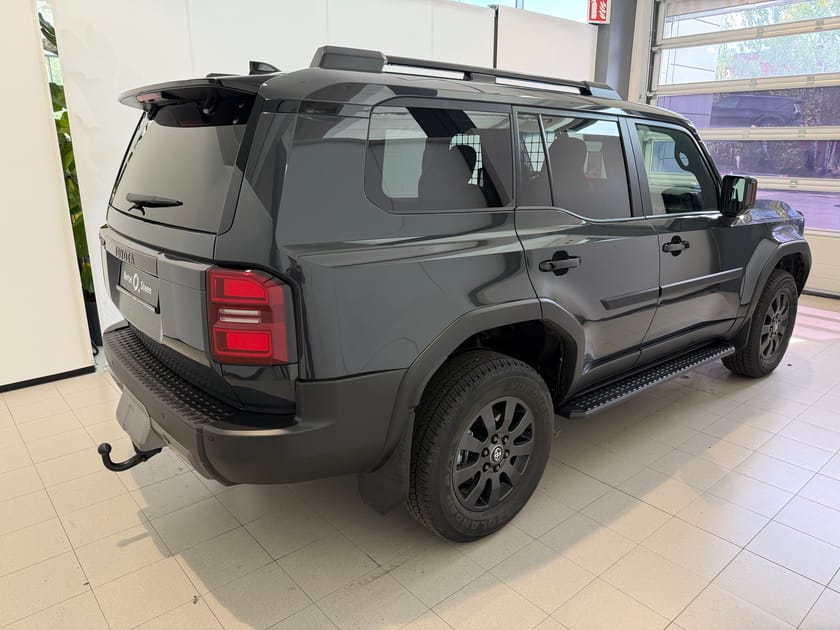 Bilde 3 av Toyota Land Cruiser FINAL EDITION 118 av 200 / LAV KM / HENGERFESTE