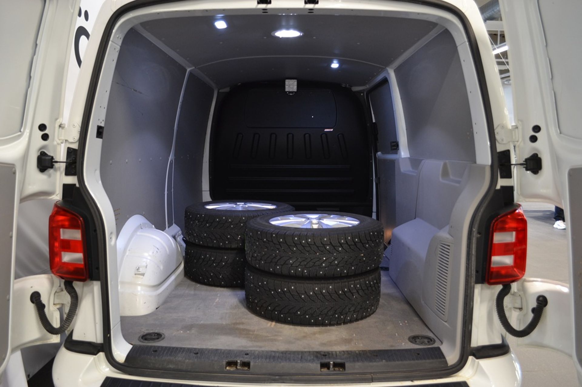 Volkswagen Transporter 2019, kuva 6/10