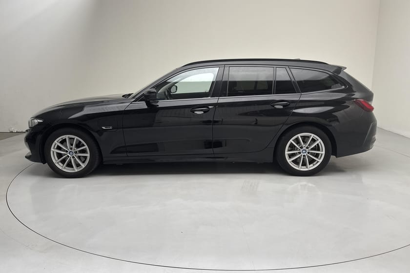Bild 2 av BMW 330e Touring sDrive LCI, G21 (292hk)