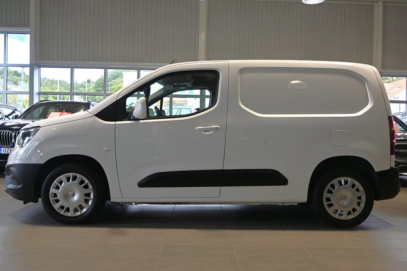Bild 2 av Opel Combo Cargo IP 1.5 BlueHDi 130 EAT V-inredd Drag