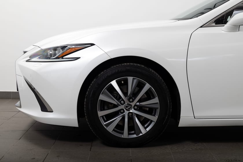 Bild 4 av Lexus ES 300h 2.5 E-CVT 218hk Moms/Glastak/Läder/Elstolar/Bkamera