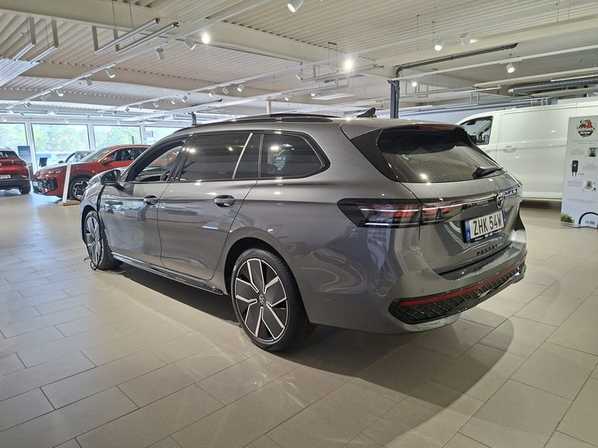 Bild 2 av Volkswagen Passat Variant eHybrid 272 DSG6 R-Line Drag/Värmare