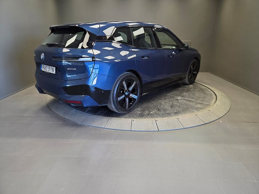 Bild 5 av BMW iX xDrive50 Comfort, Sport line
