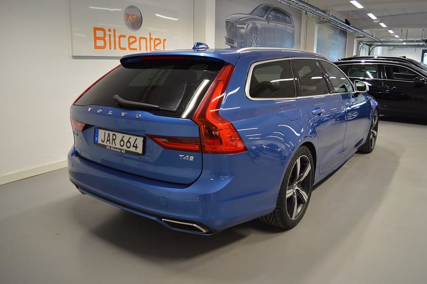 Bild 5 av Volvo V90 T4 R-Design V-Däck ingår Värmare-VoC-Elstol-CarPlay-Pil
