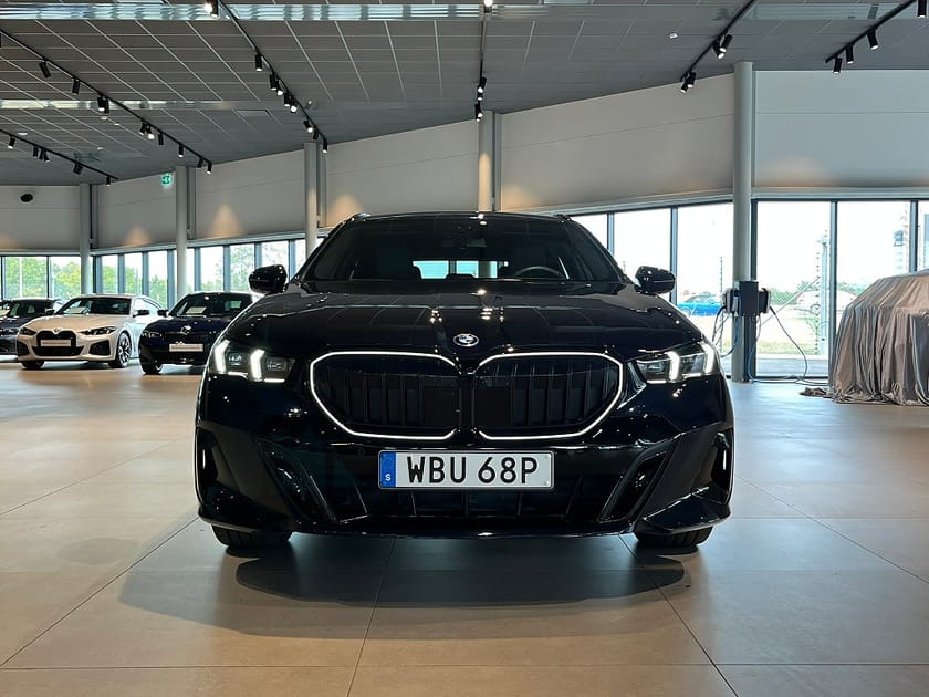 Bild 2 av BMW 530e xDrive Touring M Sport Pro D/A Pro H/K Elstolar Drag