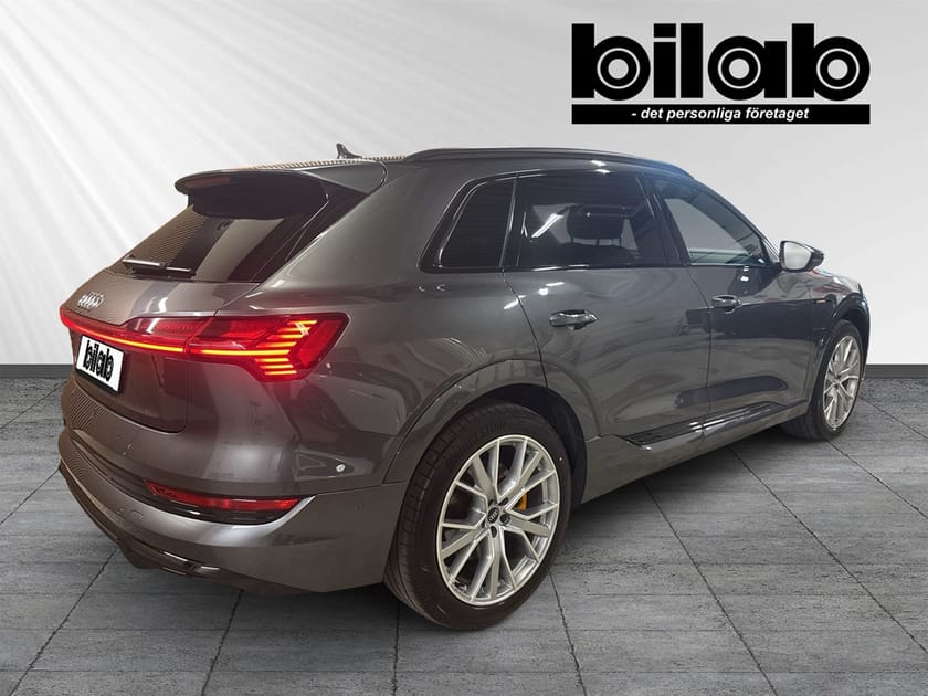 Bild 4 av Audi e-tron 55 quattro S-line 300,00 KW Pano, B&O, drag