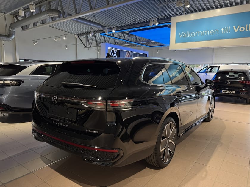 Bild 3 av Volkswagen Passat Variant eHybrid 272 DSG6 R-LINE