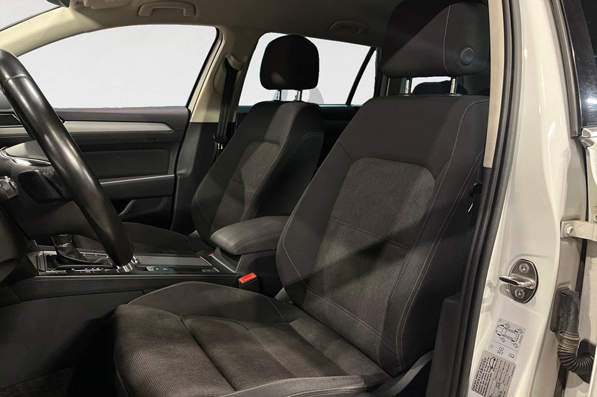 Volkswagen Passat 2018, kuva 3/10