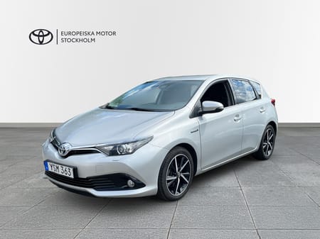Toyota Auris Hybrid 5-D Intense Edition Dragkrok Vinterhjul