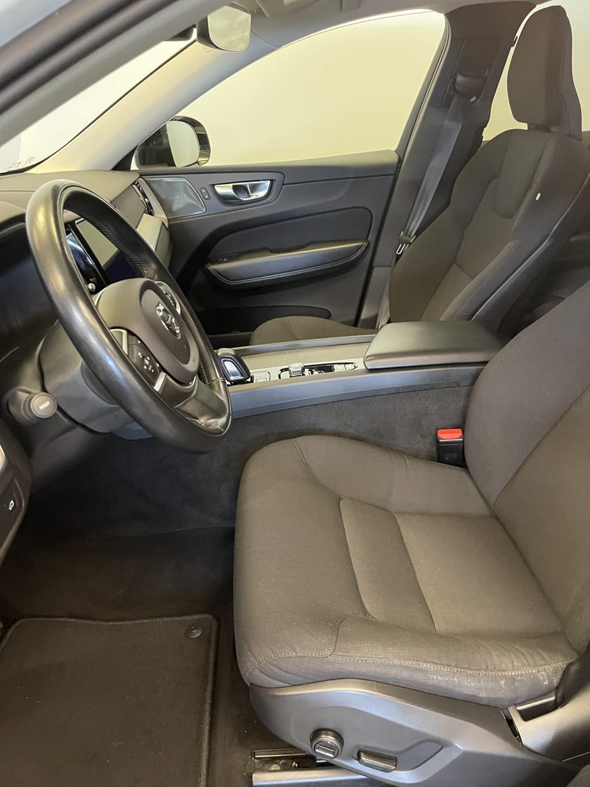 Bild 5 av Volvo XC60 B5 Bensin Momentum Advanced SE / Harman Kardon / Navigation /