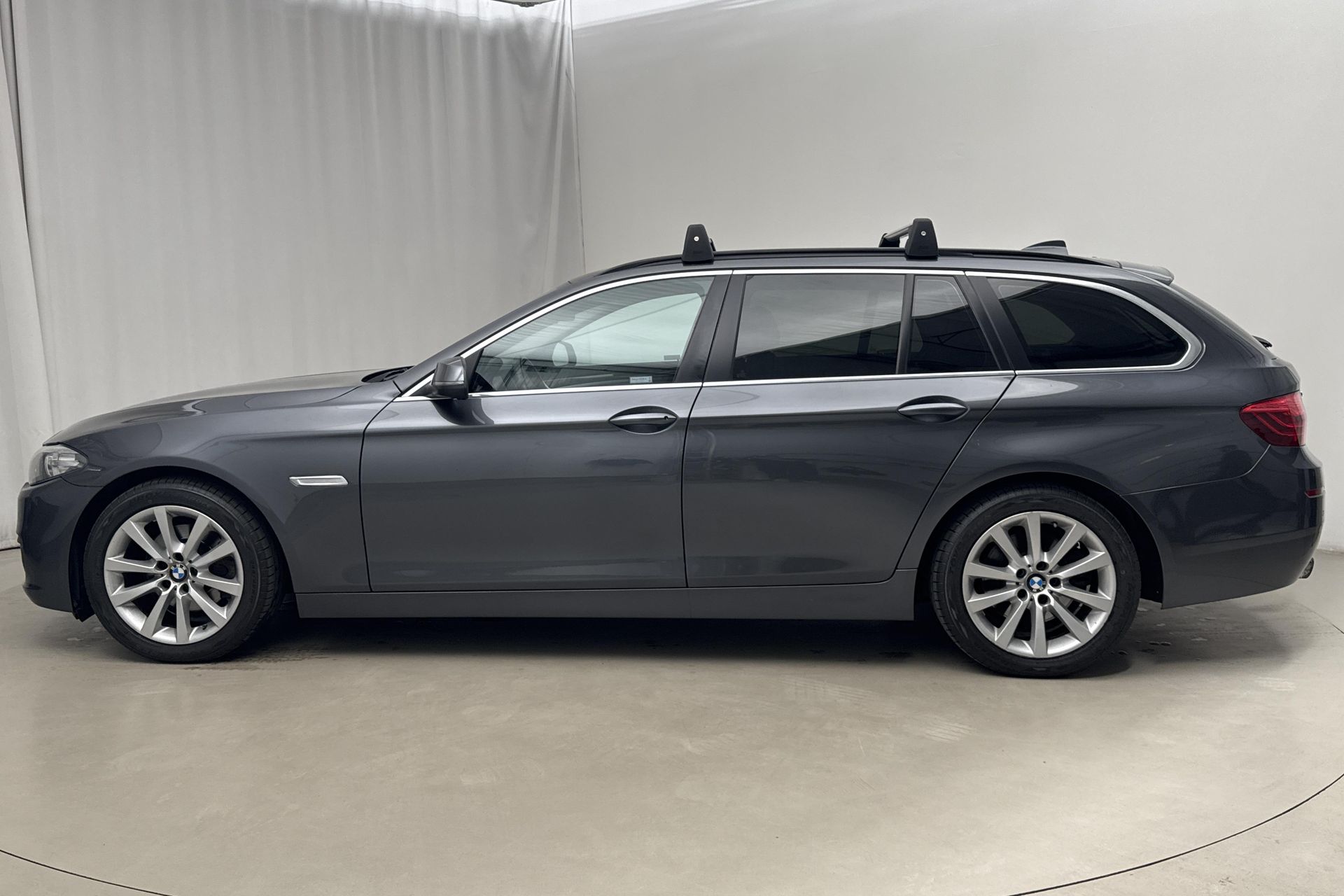 BMW 520 d xDrive Touring 2017, bild 2/10