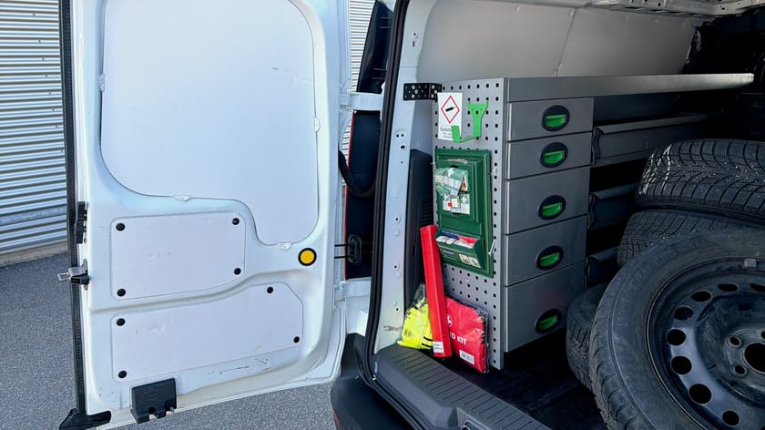 Bild 5 av Ford Transit Connect 230 LWB L2  1,5L 100Hk / Carplay/ Värmare / Inredning skåp/