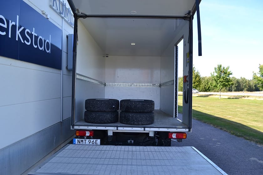 Bild 5 av Iveco Daily 35-140 Chassi Cab 2.3 JTD 136hk Automat EU6 Backkamera V-Hjul 18m3 Skåp